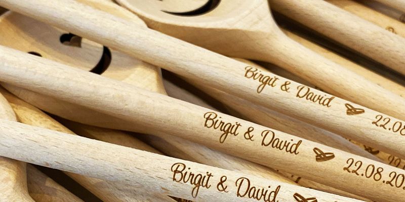 holzloeffel-gravurD08961FF-D0AF-0A1B-CA96-1003327DD668.jpg