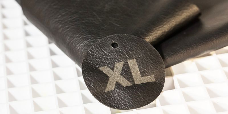 leder-laserschneiden-und-gravur06F1D60E-4E0D-C002-1A03-6714AB5B2103.jpg